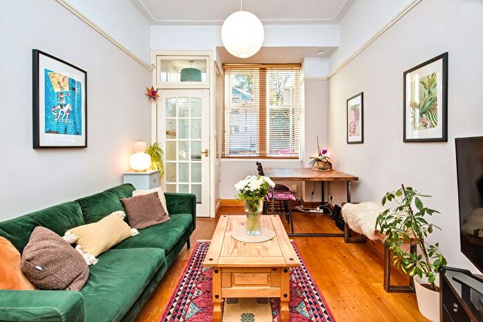 1 Bedroom Flat For Sale In Broughton Road, Edinburgh, EH7