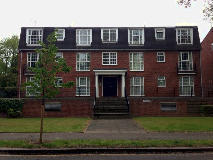 Flat To Rent In Anstey Lodge, Enfield, EN1