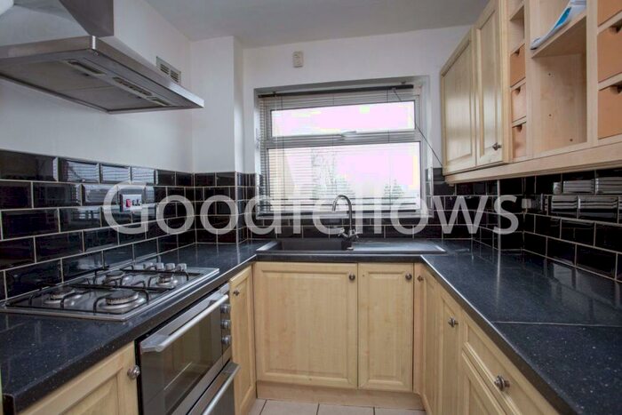 2 Bedroom Flat To Rent In Grosslea, SM4