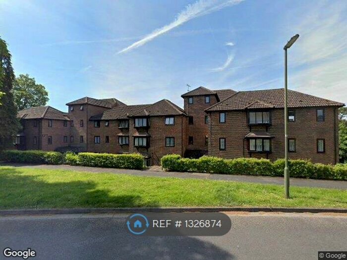 2 Bedroom Flat To Rent In Twycross Road, Godalming GU7