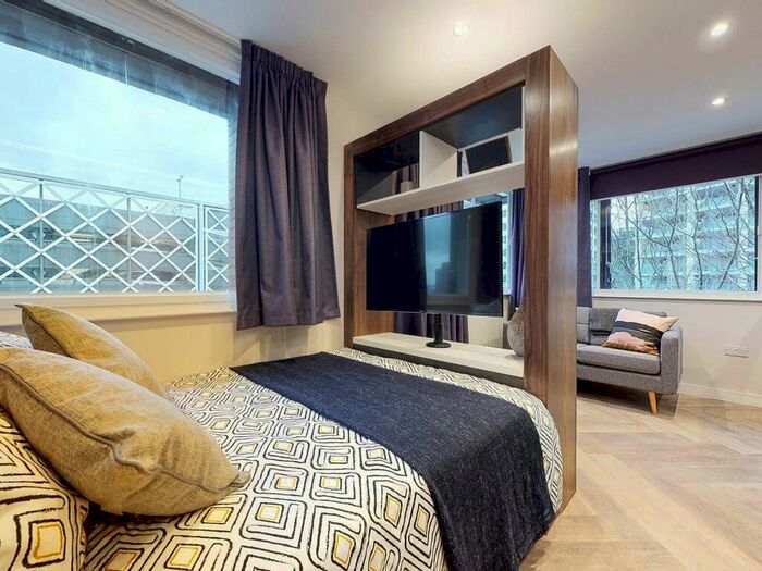 Apartment To Rent In Apt, Live Oasis Wade Lane #, LS2