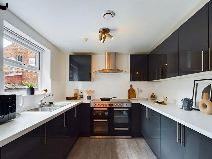 6 Bedroom Semi-Detached House To Rent In Acomb Street, Manchester, M14