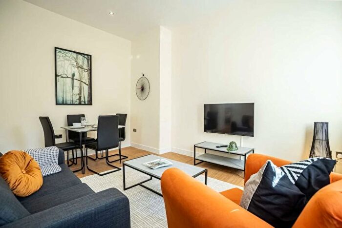 2 Bedroom Flat To Rent In Woodstock Grove, London, W12