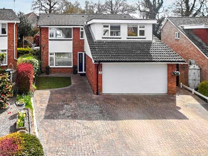 4 Bedroom Detached House For Sale In Royston Close, Crawley, RH10