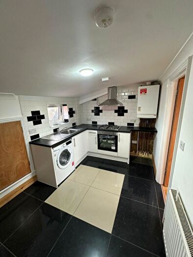 2 Bedroom Flat To Rent In Grove Green Road, London, E11