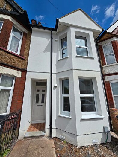 2 Bedroom Terraced House For Sale In Old Bedford Road, Luton, Bedfordshire, LU2