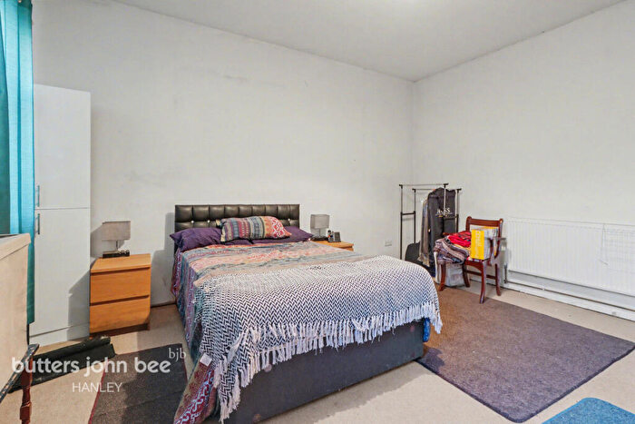 2 Bedroom Link Detached House For Sale In Bleak Place, Stoke-On-Trent, ST6