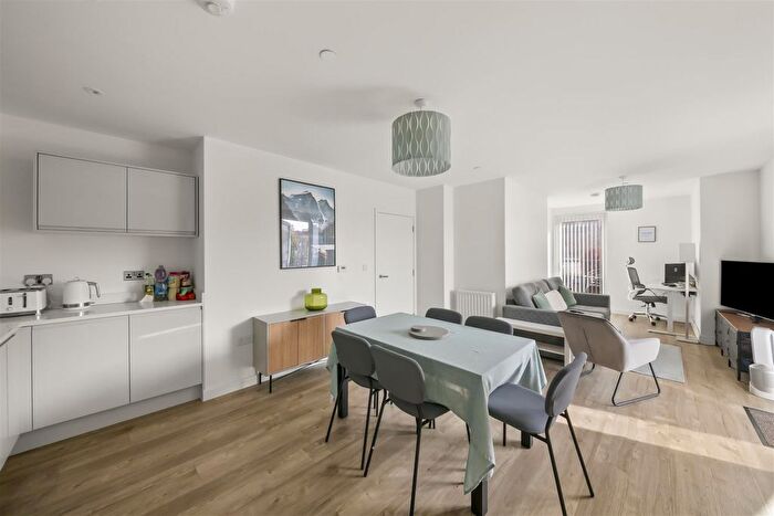 3 Bedroom Flat For Sale In Chailey Place, Hayes, UB3