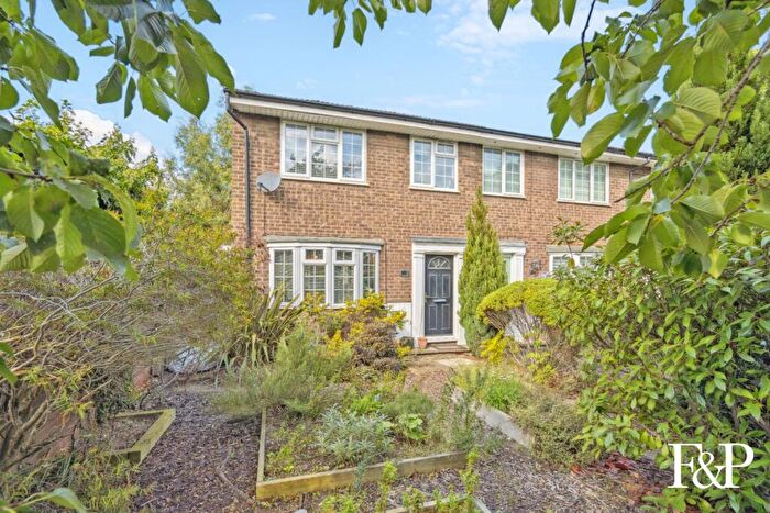 3 Bedroom Semi-Detached House For Sale In Sheepcote Road, Eton Wick, SL4