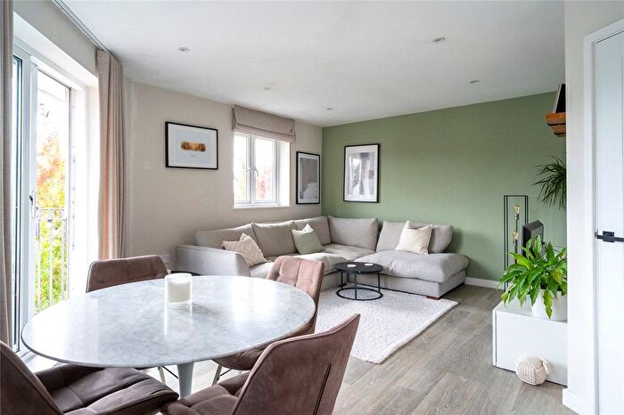 2 Bedroom Flat To Rent In Curtis Field Road, London, SW16