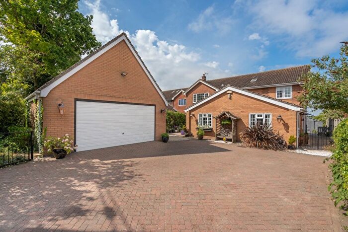 4 Bedroom Detached House For Sale In Priory Road, St. Olaves, NR31