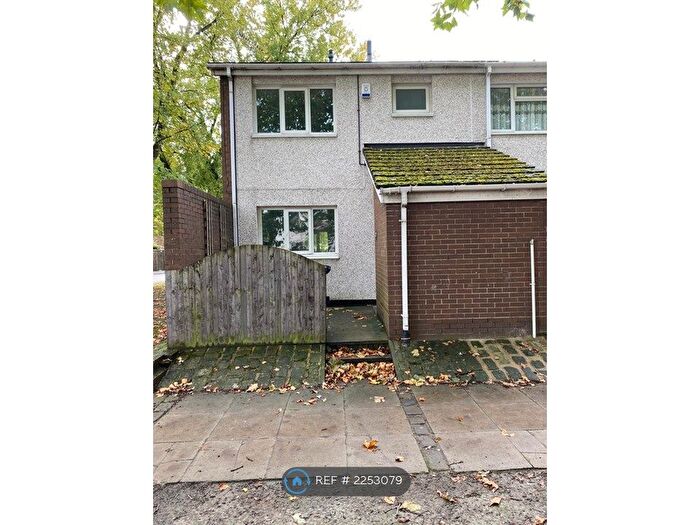 3 Bedroom End Of Terrace House To Rent In Rocheford Walk, Leeds, LS10