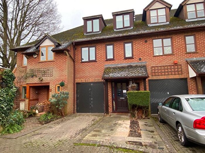 4 Bedroom Terraced House To Rent In Woking, GU22