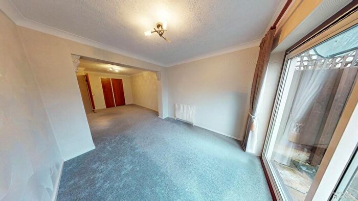 2 Bedroom Chalet For Sale In Wheatley Road, Corringham, Essex, SS17