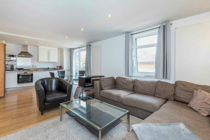 2 Bedroom Flat To Rent In Bacon Street, Shoreditch, E2
