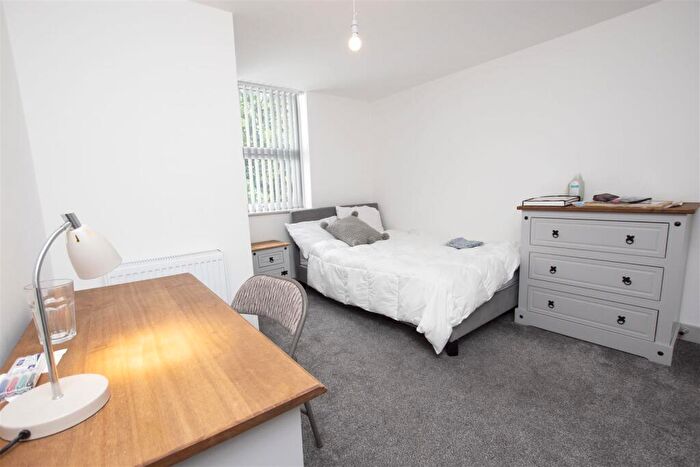 5 Bedroom House To Rent In Raddlebarn Road, Selly Oak, B29