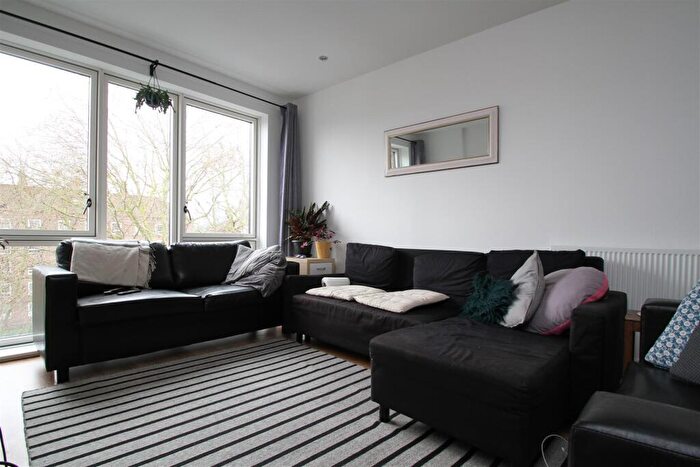 2 Bedroom Apartment To Rent In Bow Road, London, E3