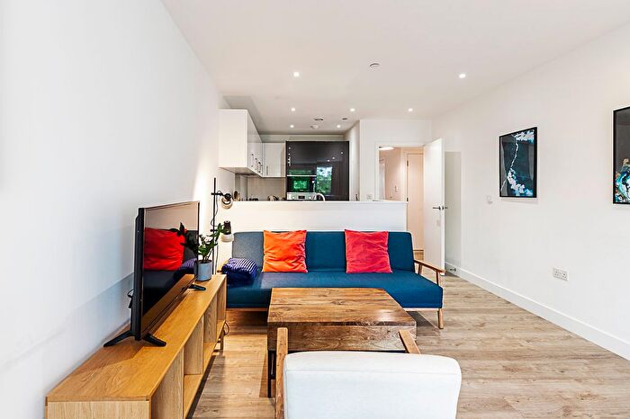 2 Bedroom Flat To Rent In Beck Square, London, E10