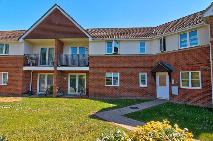 2 Bedroom Apartment For Sale In Clover Leaf Way, Basingstoke, RG24
