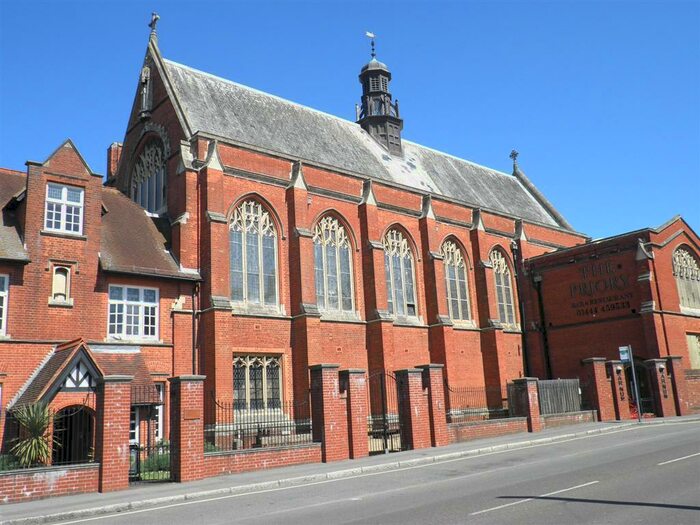 2 Bedroom Apartment To Rent In Syresham Gardens, Haywards Heath, RH16