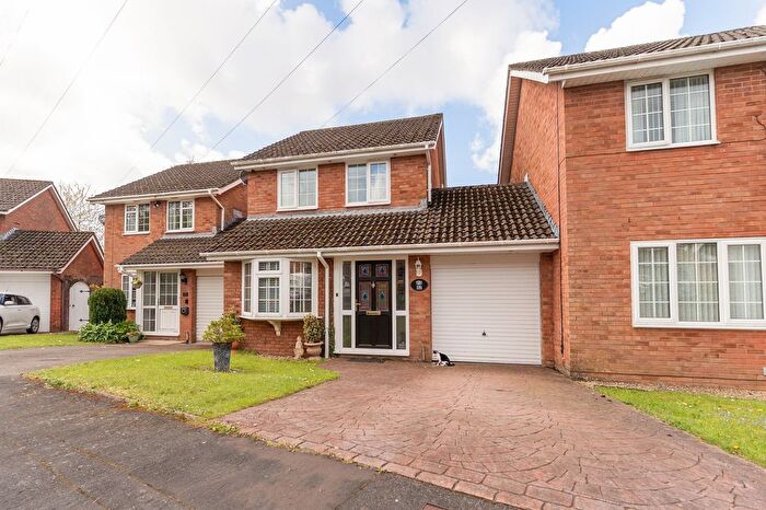 2 Bedroom Link Detached House For Sale In Kent Close, Rogerstone, NP10