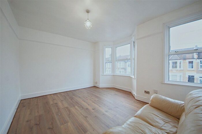 2 Bedroom Flat To Rent In Carnarvon Road, Leyton, E10