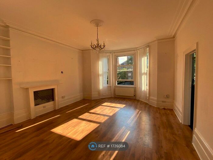 2 Bedroom Flat To Rent In Earls Avenue, Folkestone, CT20