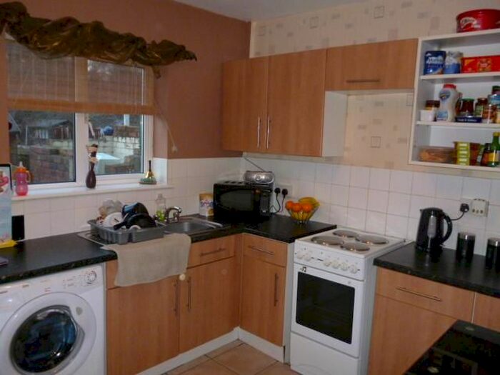 3 Bedroom Terraced House To Rent In Park Avenue, Doncaster, Armthorpe, DN3