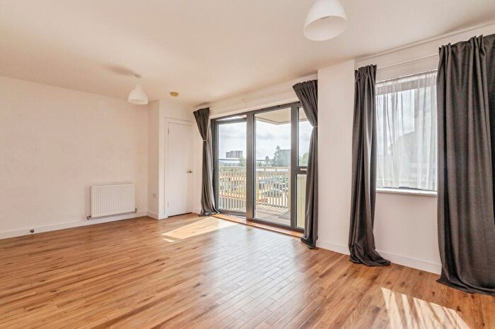 2 Bedroom Flat For Sale In Carnarvon Road, Southend-on-Sea, Essex, SS2