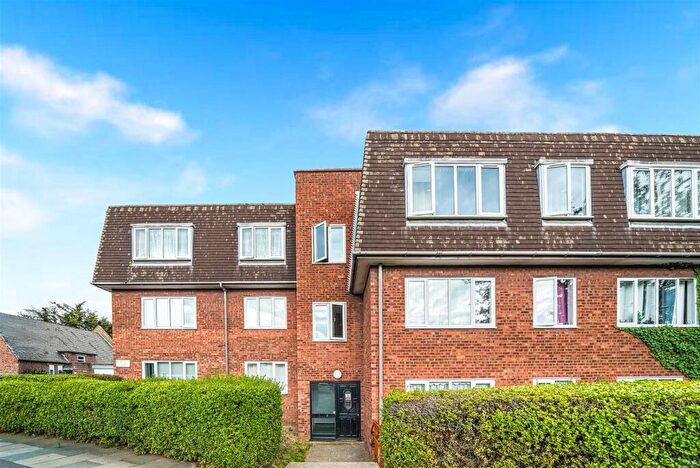 2 Bedroom Flat For Sale In Oaks Lane, IG2