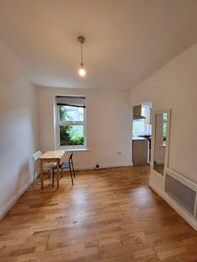 Studio To Rent In Yew Grove, London, NW2