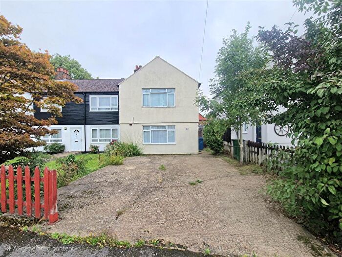 3 Bedroom Property To Rent In Woodlands Drive, Stanmore, HA7