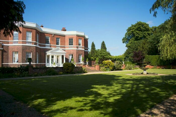 2 Bedroom Apartment To Rent In South Parade, Bawtry, Doncaster, DN10