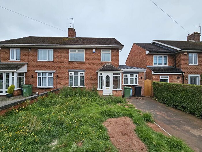 4 Bedroom Semi-Detached House To Rent In Bourne Avenue, Halesowen, B62