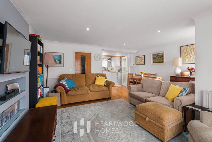 3 Bedroom Detached House For Sale In Green Lane, St. Albans, AL3