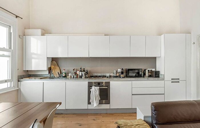 1 Bedroom Flat To Rent In Westbourne Park Road, Notting Hill, London, W11