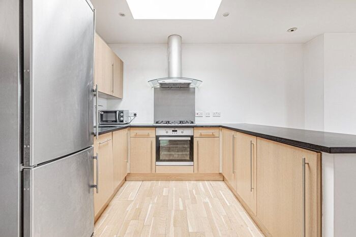 1 Bedroom Flat To Rent In Munster Road, Munster Village, SW6