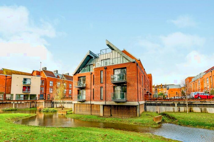 2 Bedroom Apartment To Rent In Candleford Court, Buckingham, MK18