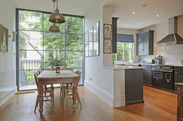 3 Bedroom Flat To Rent In Coleherne Road, Chelsea, London, SW10