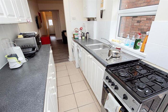 4 Bedroom House To Rent In Tiverton Road, Birmingham, West Midlands, B29
