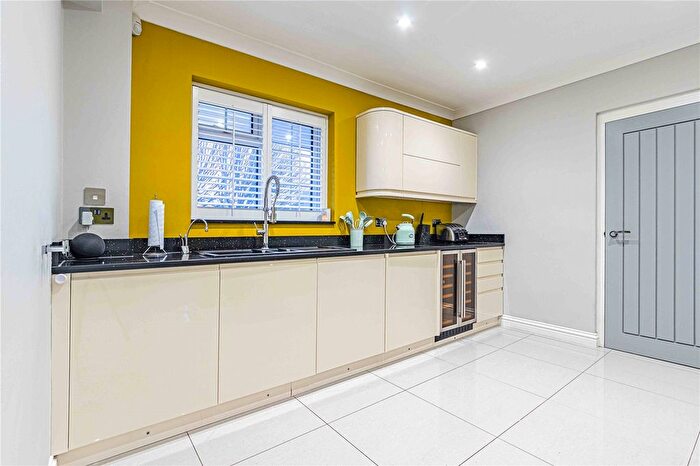 5 Bedroom End Of Terrace House For Sale In Long Chaulden, Chaulden, Hemel Hempstead, Hertfordshire, HP1
