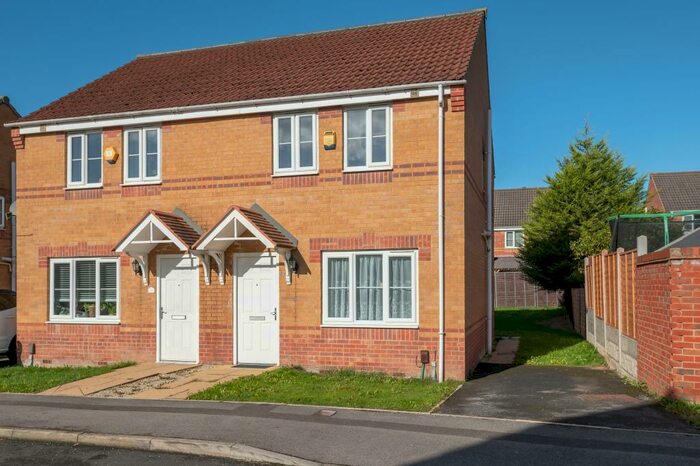 3 Bedroom Semi-Detached House To Rent In Gladedale Avenue, Leeds, LS8