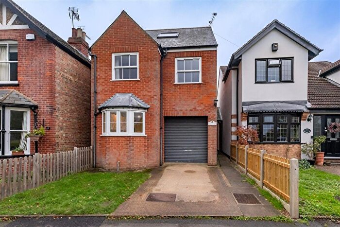 4 Bedroom Detached House For Sale In The Green, Theydon Bois, CM16