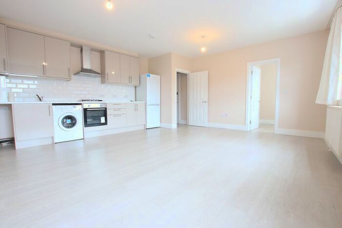 2 Bedroom Flat To Rent In High Road Leyton, London, E10
