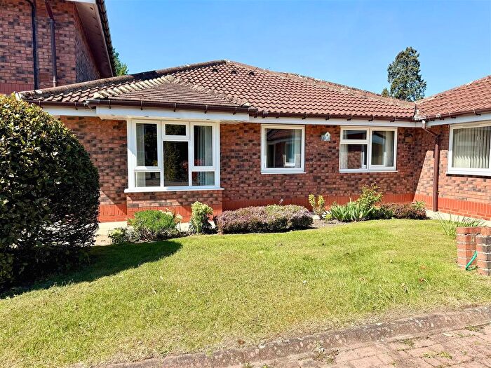 2 Bedroom Flat For Sale In Greenshaw Drive, Wigginton, York, YO32