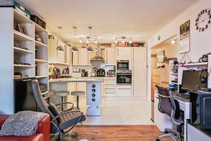 2 Bedroom Flat For Sale In St. Johns Road, Bournemouth, Dorset, BH5