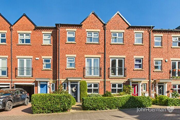 4 Bedroom Town House For Sale In Thornley Place, Ashbourne, DE6