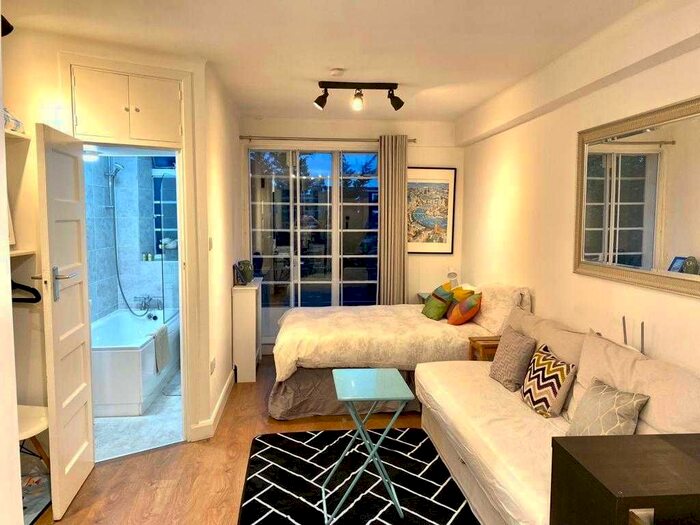 1 Bedroom Flat To Rent In Shepherds Bush Road, Shepherd&#S Bush, &# Studio Flat, W6