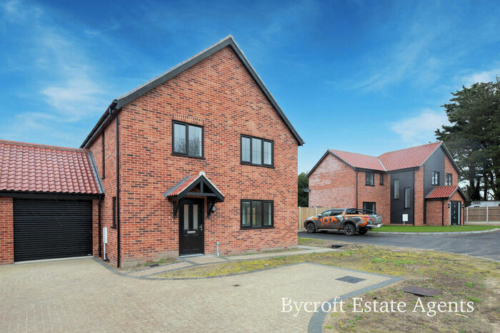 3 Bedroom Link Detached House For Sale In Butt Lane, Burgh Castle, NR31