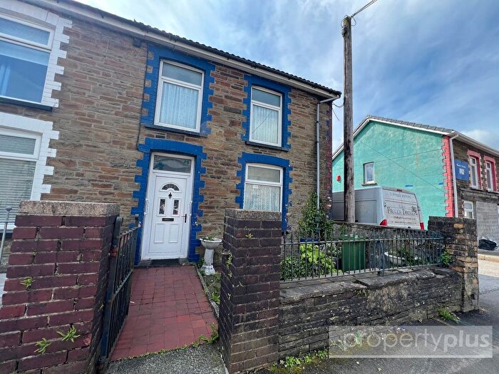3 Bedroom Terraced House For Sale In High Street Tonyrefail -, Tonyrefail, CF39